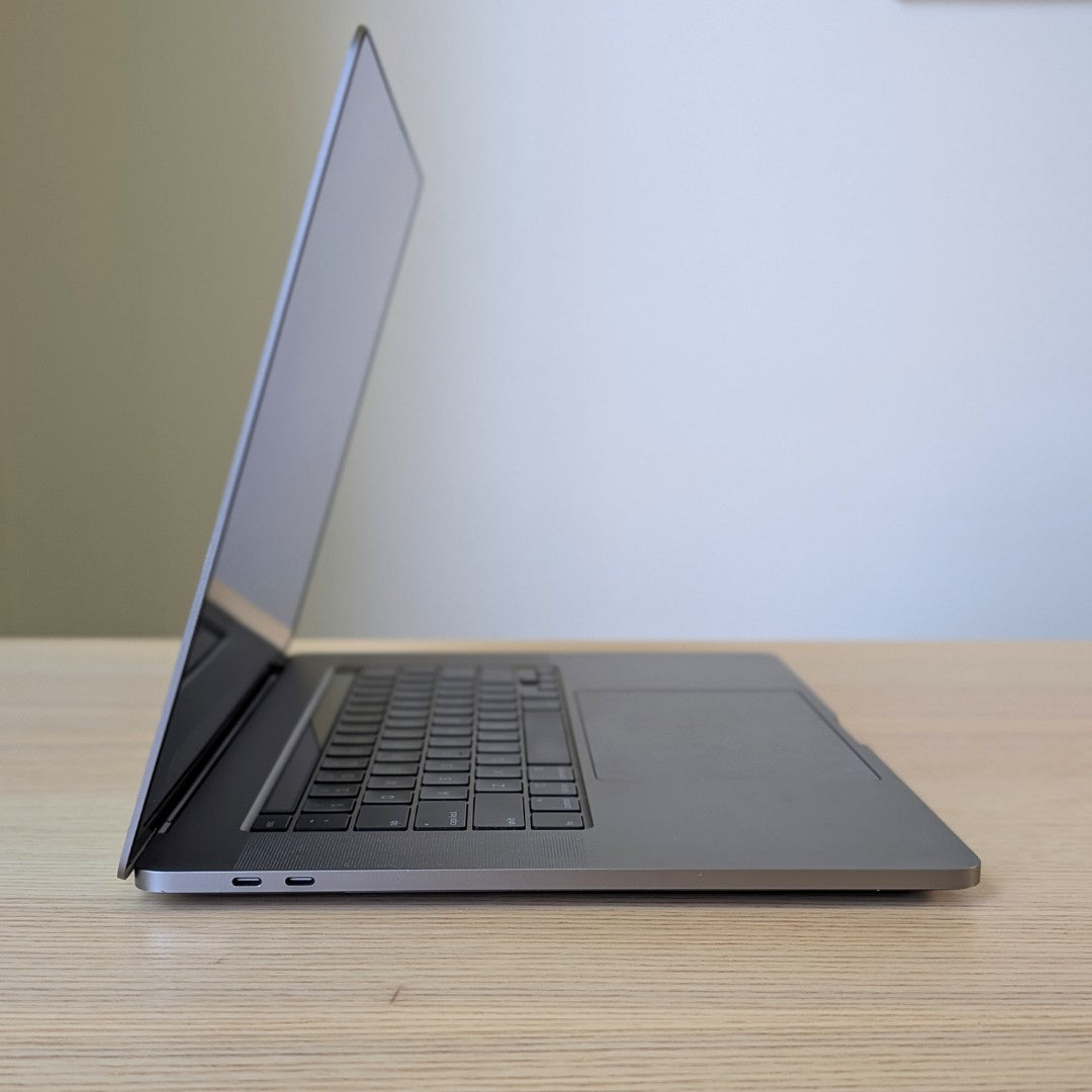 Used MacBook Pro 16" (2019) Core i7 2.6 GHz with NEW BATTERY