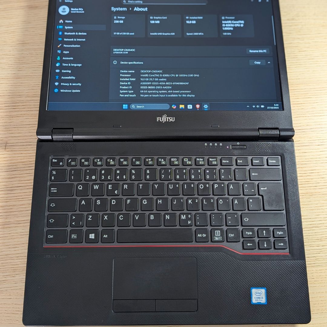 Fujitsu Lifebook E549 | i5-8265U / 16GB RAM / 250GB SSD / NEW BATTERY + Dock Included!