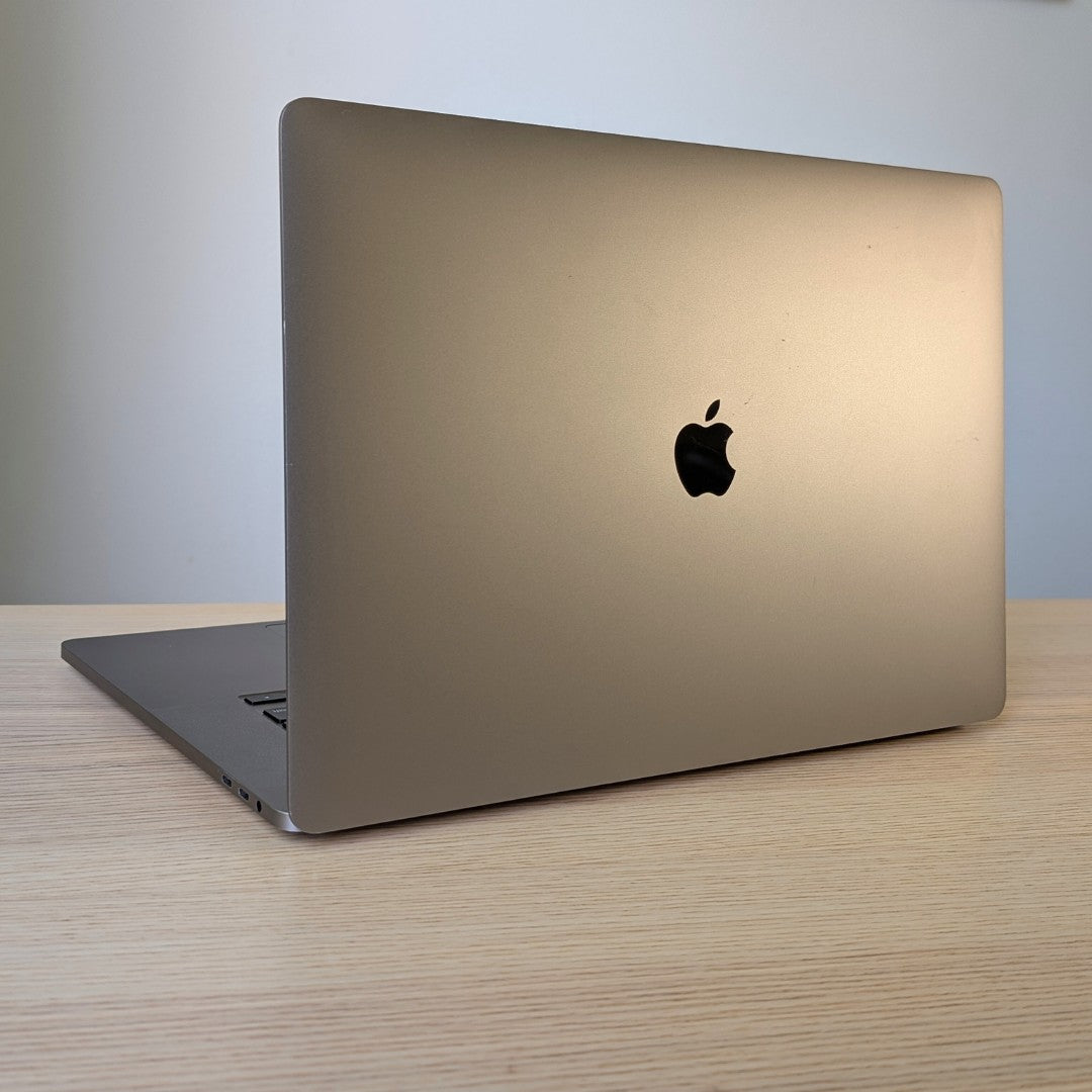 Used MacBook Pro 16" (2019) Core i7 2.6 GHz with NEW BATTERY